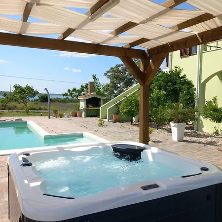 Two-bedroom In Ljubac I *