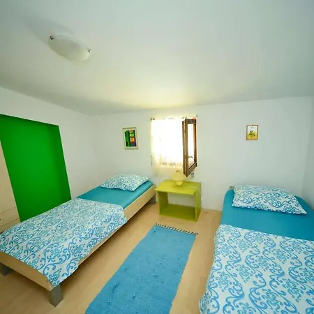Two-bedroom In Ljubac I شقة Krneza