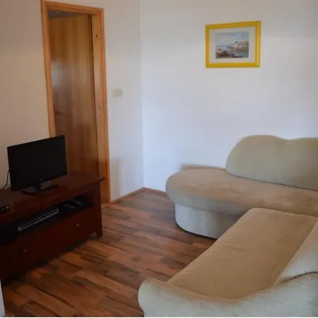 Two-bedroom In Ljubac I *
