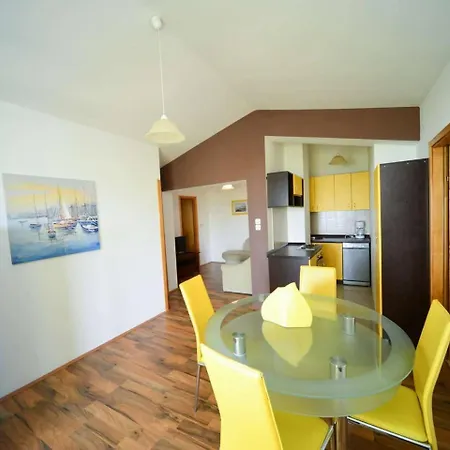 Two-bedroom In Ljubac I Διαμέρισμα *