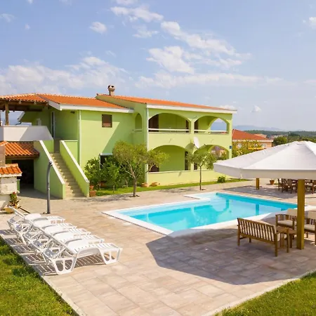 Two-bedroom In Ljubac I *