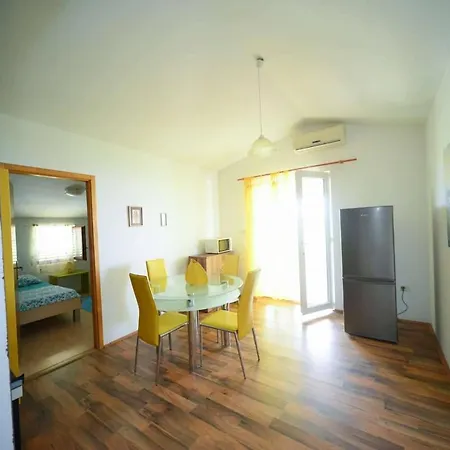Two-bedroom In Ljubac I *